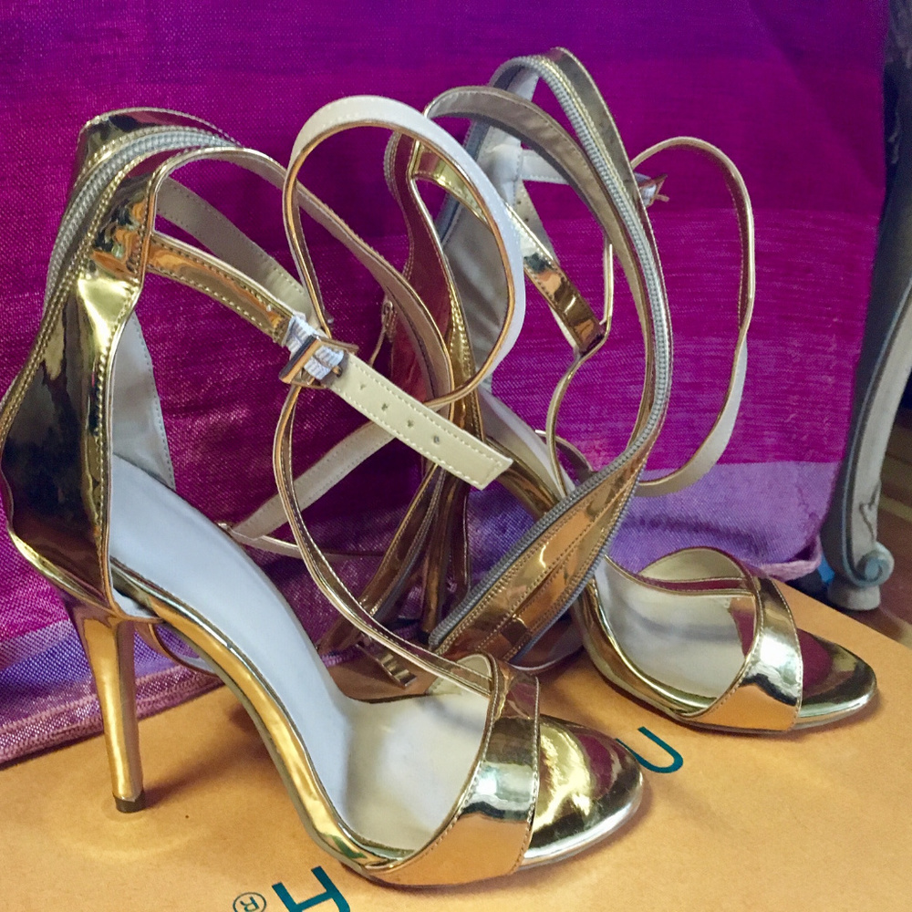 Cool, Gold High Heels, Super Strappy up the legs!!